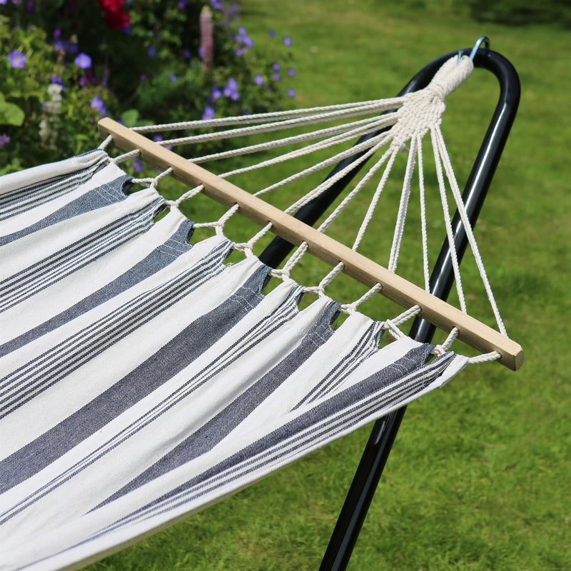 200 x 80cm Deluxe Cotton Garden Hammock - By Harbour Housewares